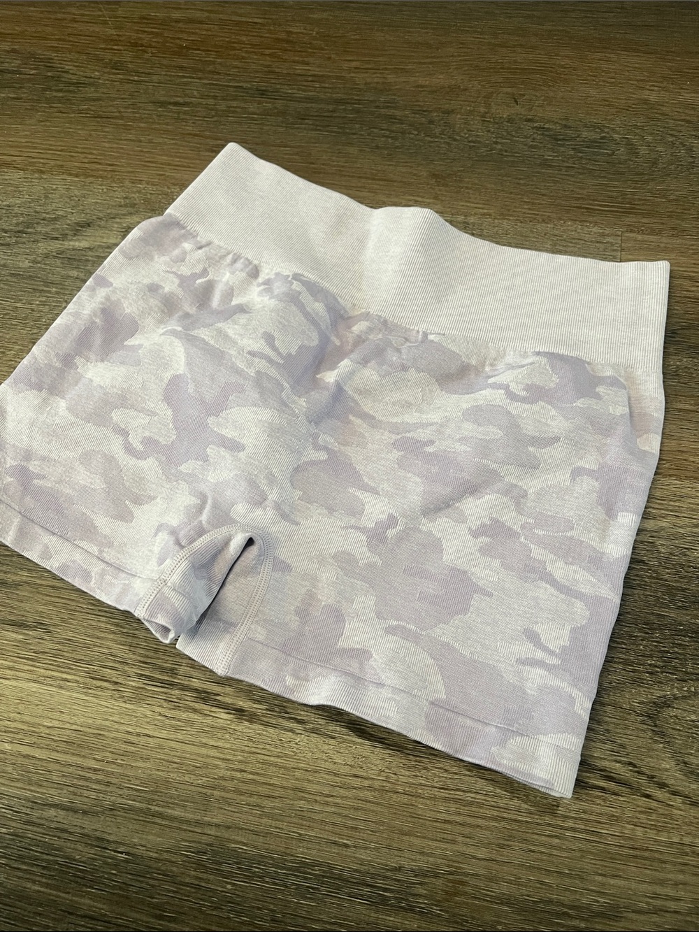 (17) NWOT Seamless Lilac Camo High-Waist Bike Shorts